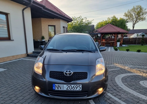 Toyota Yaris cena 17500 przebieg: 204284, rok produkcji 2008 z Przasnysz małe 326